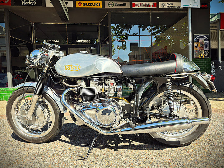 1964Triton-Norton Featherbed Frame w/ modern Triumph Engine