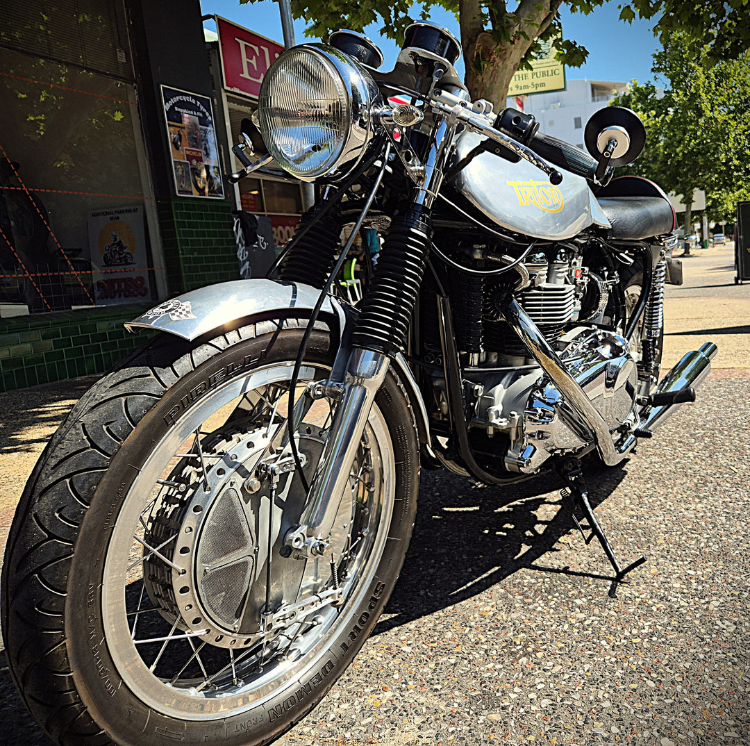 1964Triton-Norton Featherbed Frame w/ modern Triumph Engine